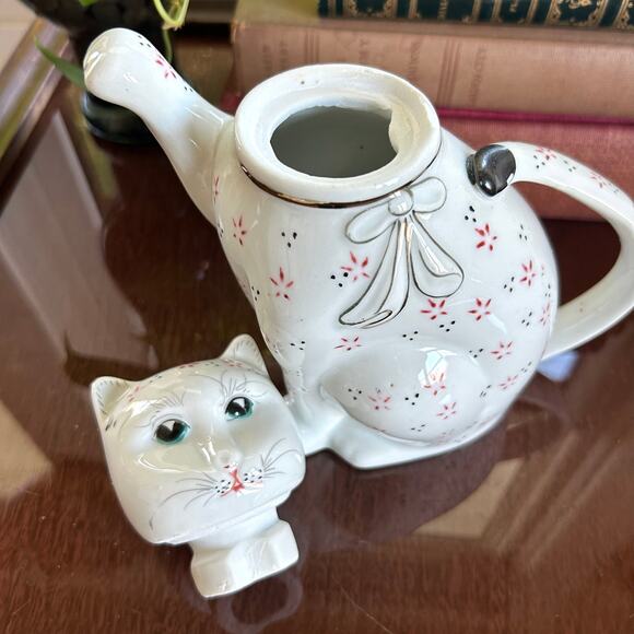 Vintage Small Ceramic Lucky Cat Tea Pot with Lid - Picture 9 of 14